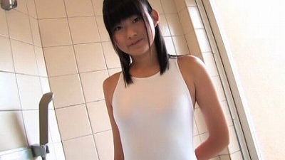 白の競泳水着姿のU15JCジュニアアイドル水野舞ちゃん
